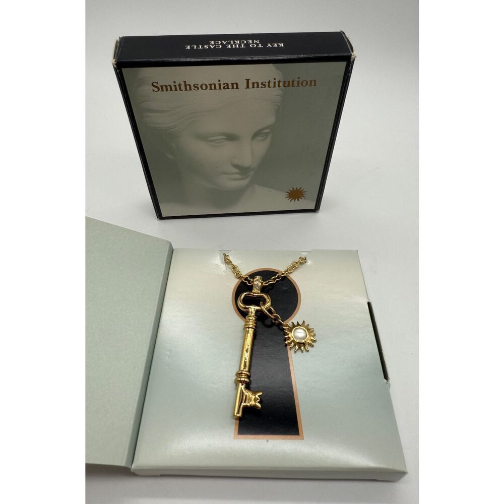 Vintage Avon Smithsonian Institution‎ Key To The Castle Necklace Sunburst New